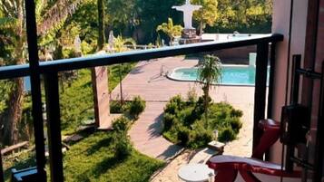 2 outdoor pools