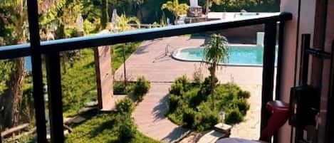 2 piscines extérieures