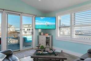 TV, DVD player, offices - Crescent Breeze at the Beach (Wells)