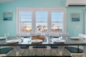Dining - Crescent Breeze at the Beach (Wells)