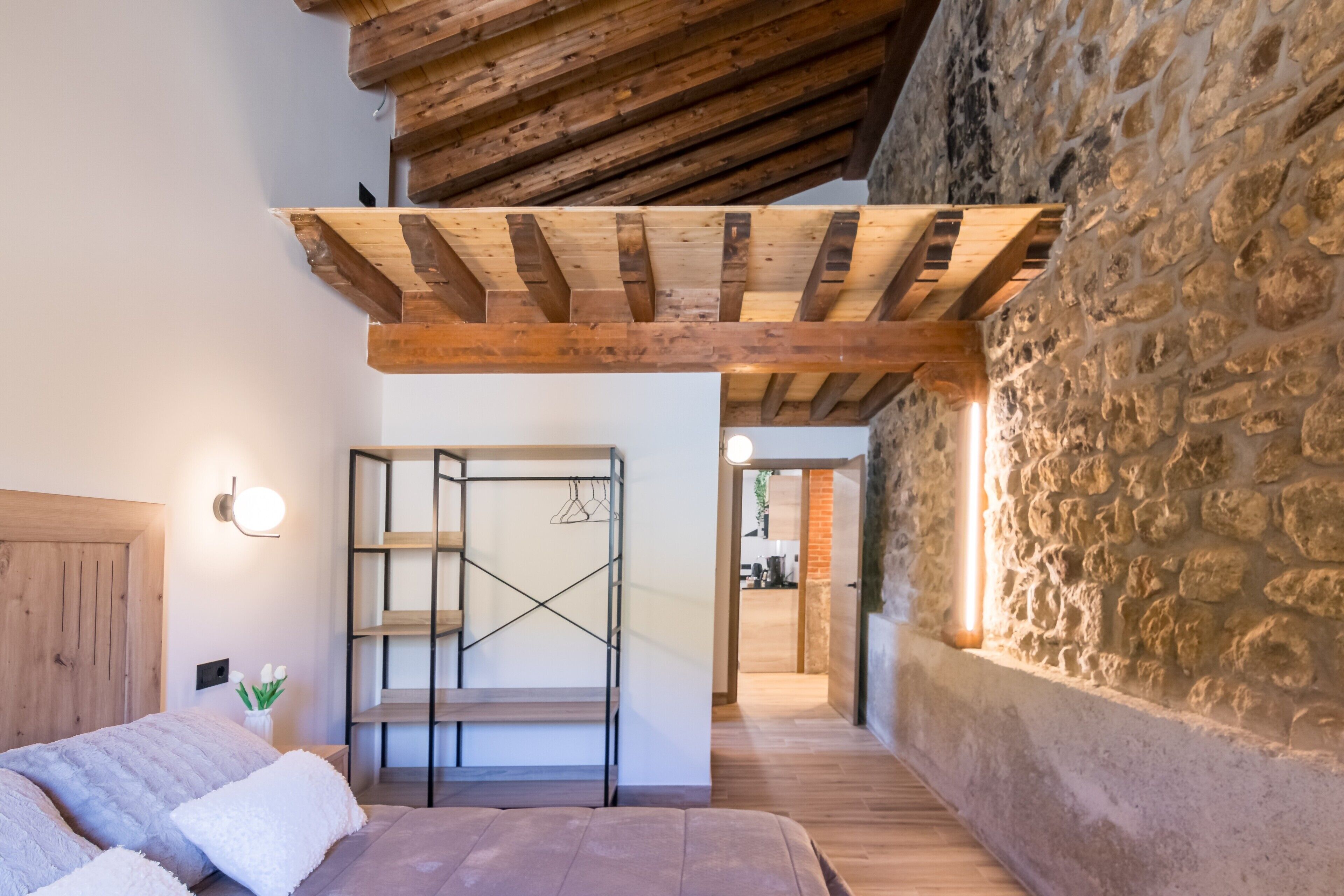 Iron/ironing board, WiFi, bed sheets, wheelchair access