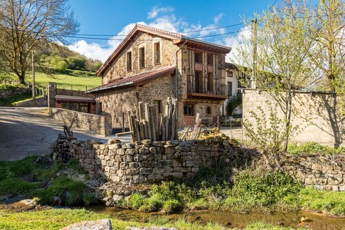 Apartment 'Las Casucas De Somavía 1' with Mountain View, Shared Terrace and Wi-Fi