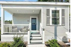 Exterior - Villetta by the Sea: Cape Neddick cottage with Pool (York)