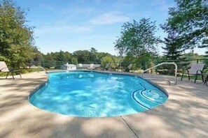 Pool - Villetta by the Sea: Cape Neddick cottage with Pool (York)