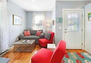 TV - Villetta by the Sea: Cape Neddick cottage with Pool (York)
