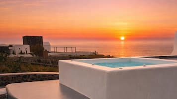 Villa Luxury, idromassaggio, vista mare | Idromassaggio all'aperto