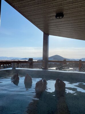 Outdoor spa tub - Park City Canyons, Large 4BR Villa, Private hot tub, Ski In/Out, Feb7-Feb14 '27 (Park City)