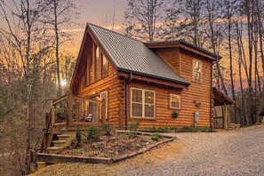 Exterior - Sugar Mountain Retreat - Amazing Views & Hot Tub (Pigeon Forge)