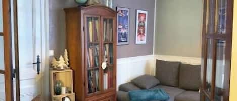 Smart TV, video games, DVD player, books