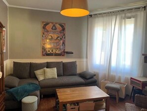 Een smart-tv, videogames, een dvd-speler en boeken