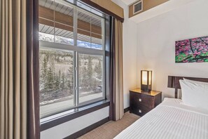 2 bedrooms, iron/ironing board, free WiFi, bed sheets - 2BR Condo | Stunning Mountain Views + Hot Tub (Canmore)