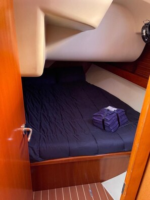 4 bedrooms, bed sheets
