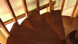A wooden spiral staircase with a handrail and a wooden floor. - Oasis in the Blue Ridge Rt. 151 Brew Ridge Trail-Cozy Cottage in the mountains (Afton)