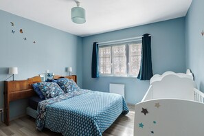 4 chambres, fer et planche à repasser, Wi-Fi, draps fournis