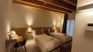 Classic tvåbäddsrum - balkong - utsikt mot innergården