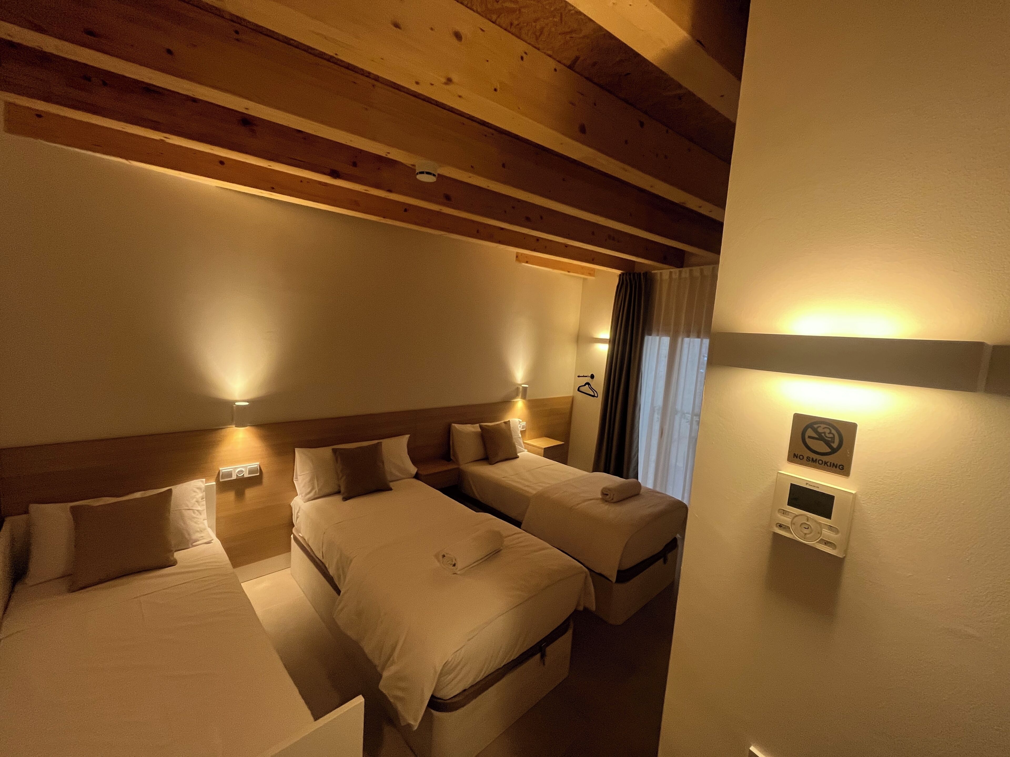 Comfort-Dreibettzimmer, Balkon, Blick auf den Innenhof