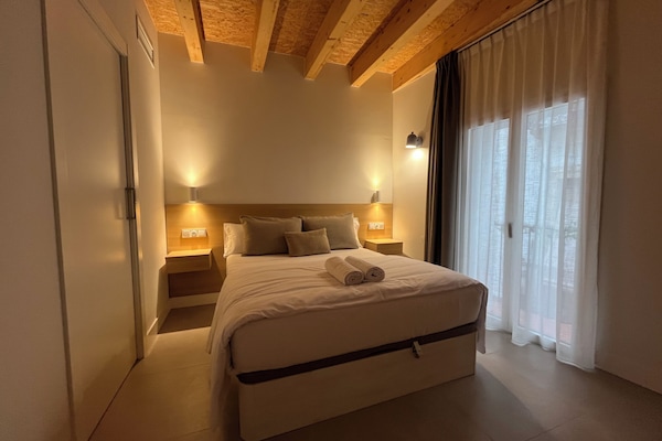Deluxe Double Room, City View | Desk, laptop workspace, free WiFi