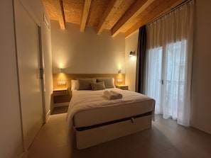 Deluxe Double Room, City View | Desk, laptop workspace, free WiFi - HOTEL LUNA NUEVA (Tarragona)