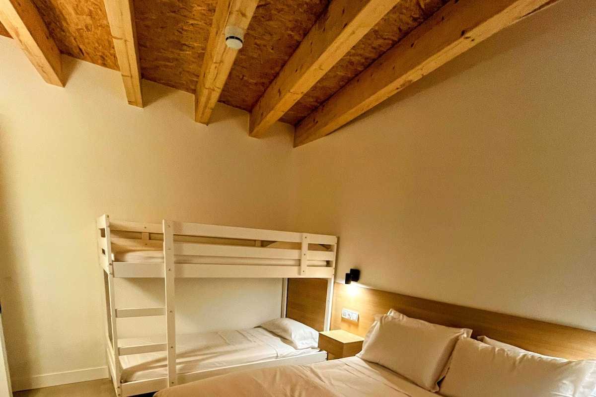 Classic fyrbäddsrum - balkong - utsikt mot innergården