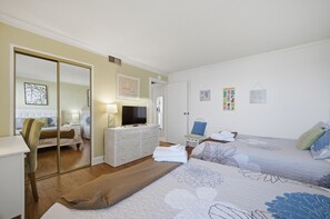 Room - Virginia Beach Oceanfront Condo With Balcony (Virginia Beach)