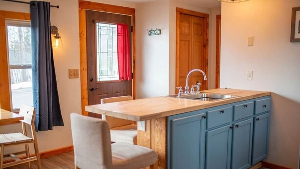Private kitchen - Superior Suite - 2 Blocks to Lake, Full Kitchen (Grand Marais)