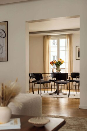 Dining - Champs Elysees Fancy Home 2BDR 6PPL (Paris)