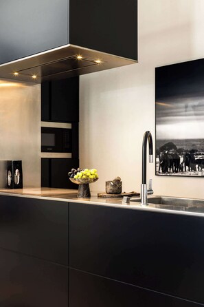 Fridge, microwave, oven, stovetop - Classy Montaigne 2BR Suite 7P (Paris)