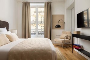 3 bedrooms, iron/ironing board, travel cot, WiFi - Montaigne Collection I 3BR 6P Triangle d Or (Paris)