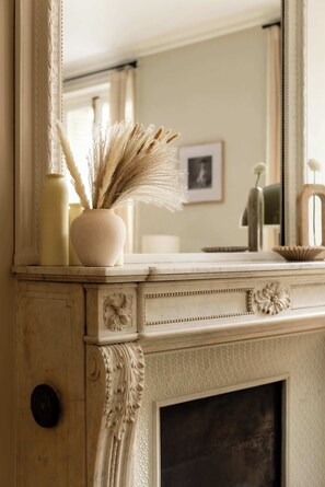 Interior - Montaigne Collection I 3BR 6P Triangle d Or (Paris)