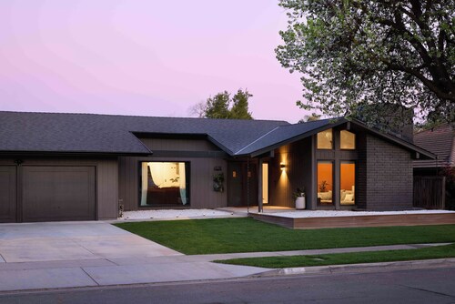 Retro Ranch: Home Theater, Pool/Spa, Pet Friendly