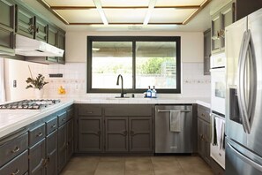 Coffee/tea maker, fridge, microwave, oven