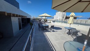 Outdoor dining - Ora Beach poucos passos do mar by LP (Ipojuca)