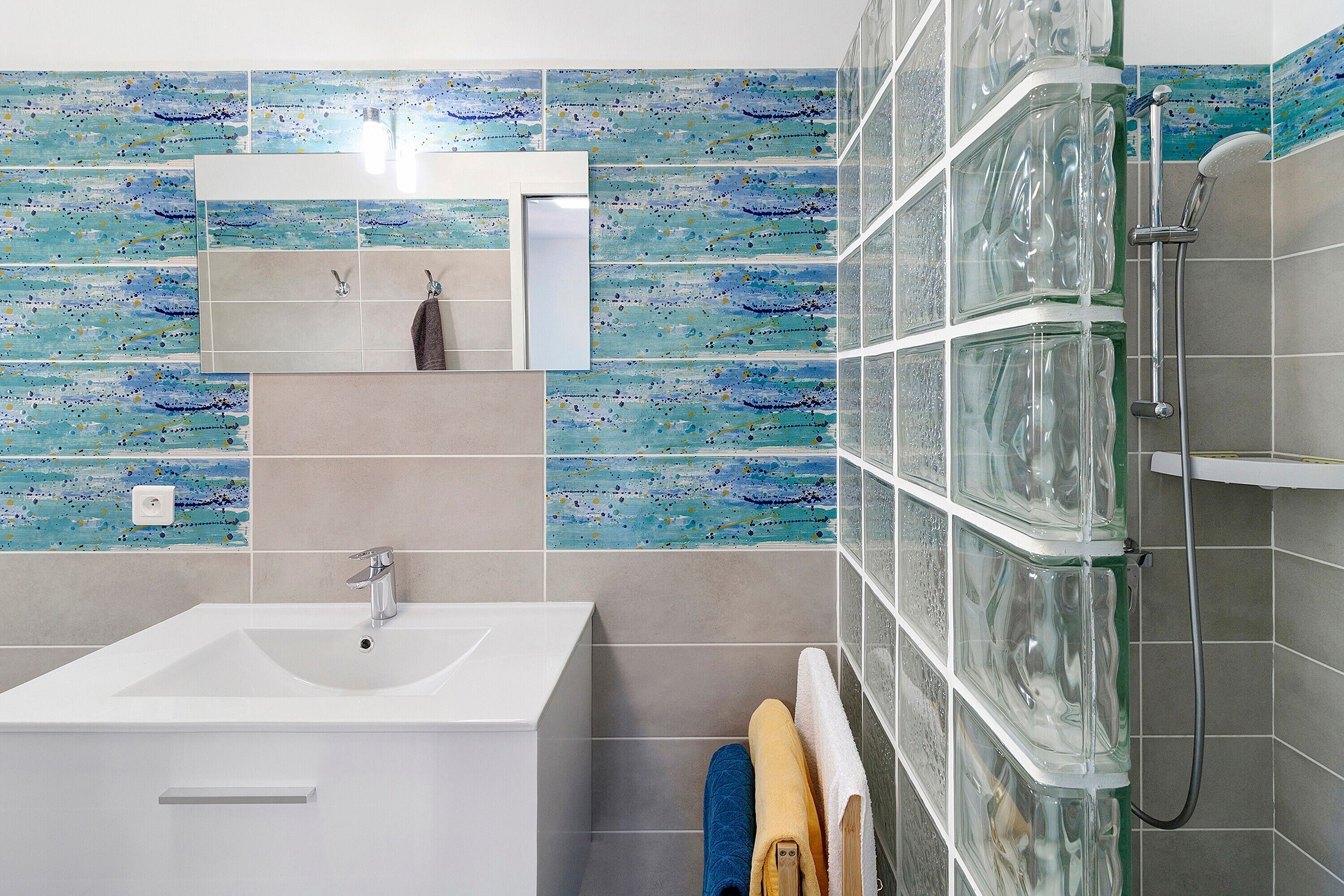 Shower, towels