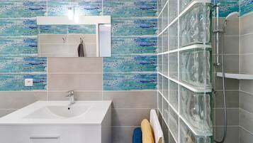 Shower, towels