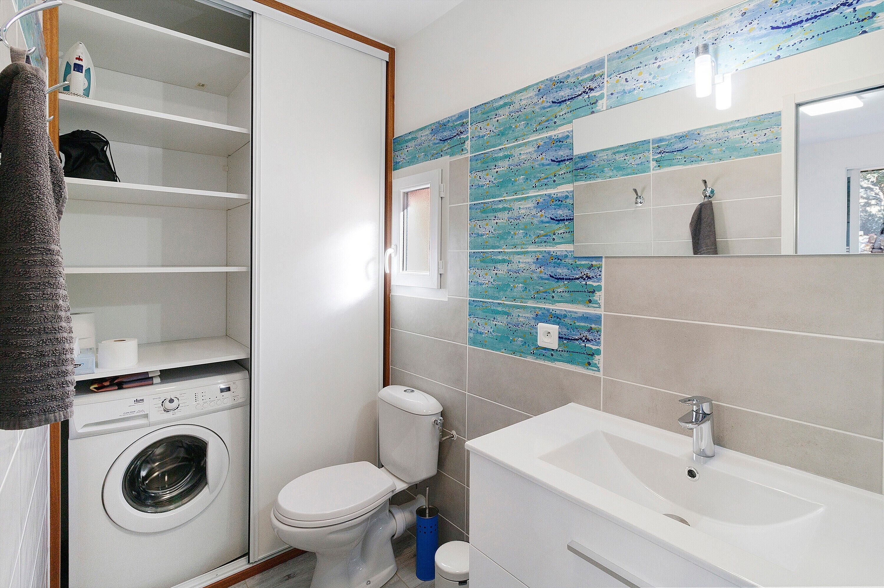 Shower, towels