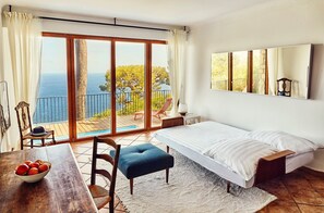 3 chambres, fer et planche à repasser, Wi-Fi, draps fournis
