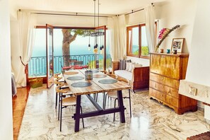 Dining - Wonderfull view! (Èze)