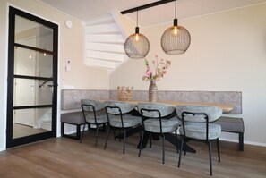 House | Dining - Luxury Waterfront Villa (Leons)