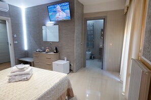 4 bedrooms, iron/ironing board, WiFi, bed sheets - PINK VILLA (Contursi Terme)