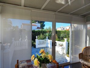 Interior - SAONA VILLAS (VN LOK): 6-person house, shared pool, wifi, air conditioning (Les Tres Cales)