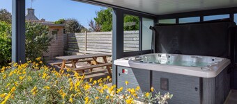 Holiday Home 'Penty À Deux pas de la Mer' with Private Garden and Spa