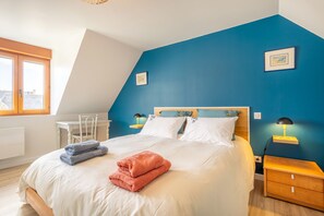 2 habitaciones, tabla de planchar con plancha y ropa de cama 