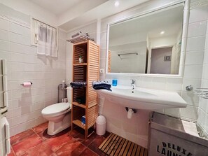Bathroom - Le Mirage, a 3-star studio with sea views (Bormes-les-Mimosas)