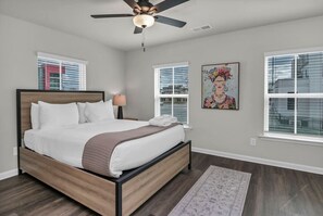 3 bedrooms, desk, iron/ironing board, WiFi - Dunbar Cottage | The Pickens Cottages (Columbia)