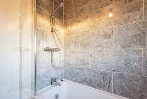 Towels - Refurbished home sleeping 6 with free parking and private garden (Greater Manchester)
