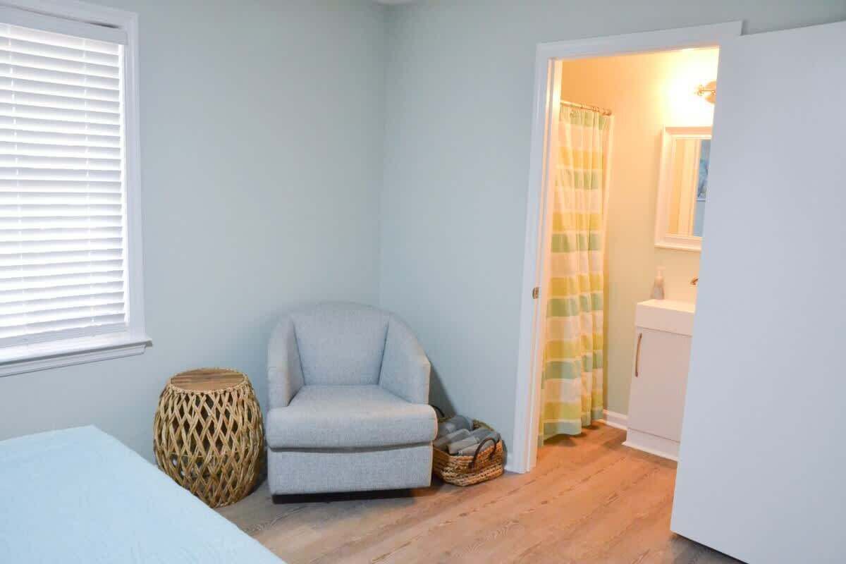 2 bedrooms, desk, travel crib, WiFi