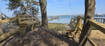 Hoop Pole Creek Retreat • 5 Min to Beach Access