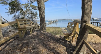 Hoop Pole Creek Retreat • 5 Min to Beach Access