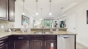 House, Multiple Beds, Hot Tub, Pool View (Mickey's Clubhouse - The Fountains) | Private kitchen