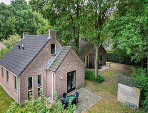 Exterior - Peaceful Woodland Bungalow for 6 (Ewijk)
